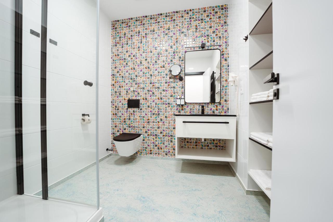 Family Apartments By Astoria Hotel & Medical Spa Κάρλοβι Βάρι Εξωτερικό φωτογραφία